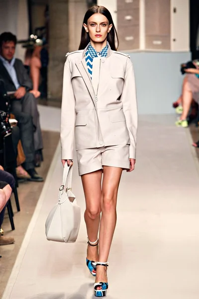 Look 1